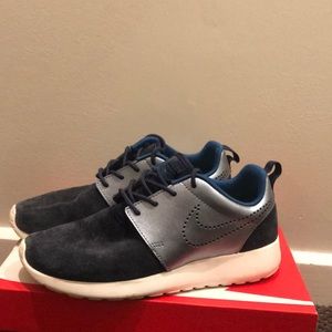 women’s nike roshe one prm suede
